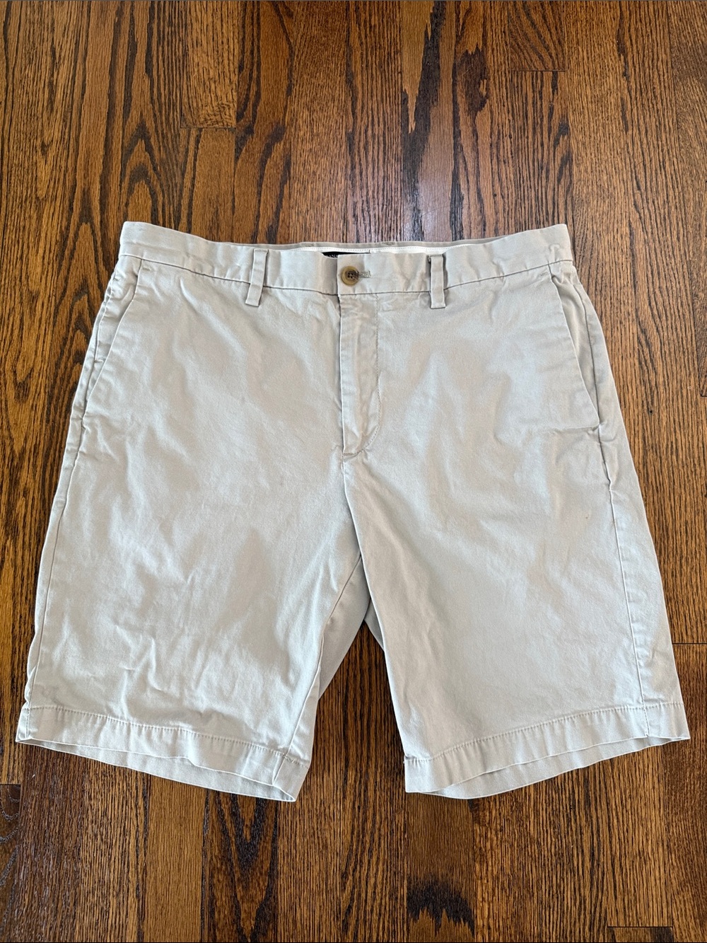 E Banana Republic Men’s 34 Stone Flat-Front Cotton Shorts